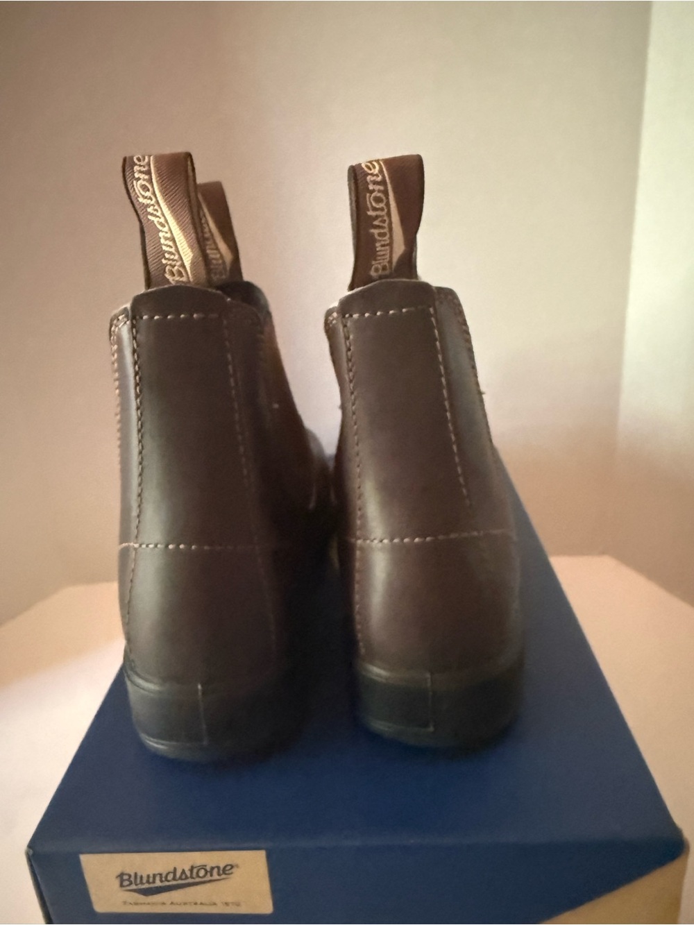 Blundstone Unisex Brown Leather Chelsea Boots US Men’s 6, US Women’s 8 NEW - Picture 5 of 8